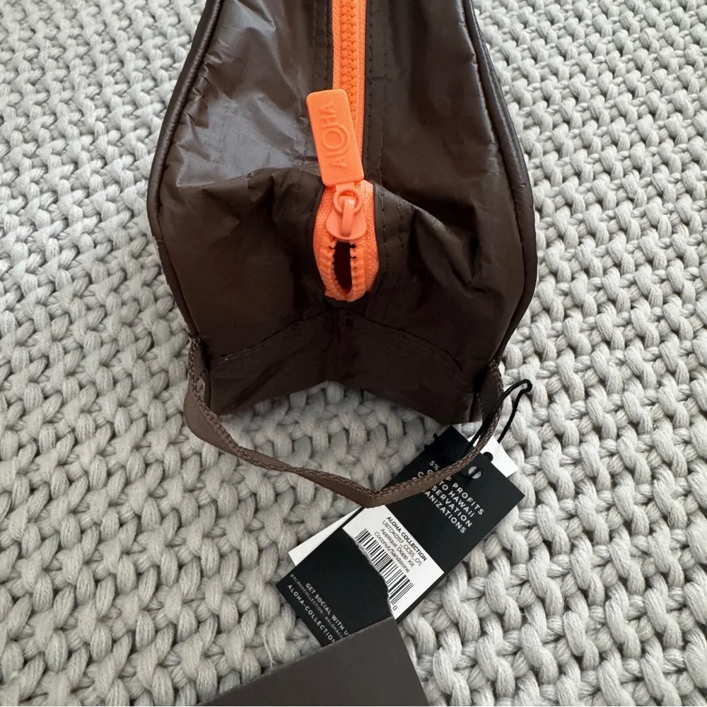 Aloha Collection• Super Special Limited Edition APPLIQUÉ DOPP KIT Coconut - Picture 9 of 11